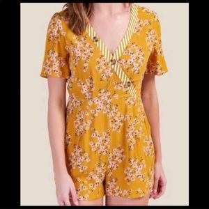 Francesca’s Miami Mustard Floral Romper • size L